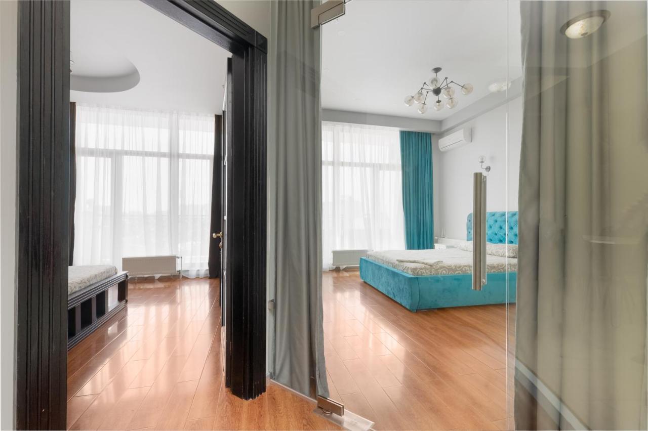 Arcadia Palace 2-Bedrooms Apartment With Terrace Oldenburg Bagian luar foto