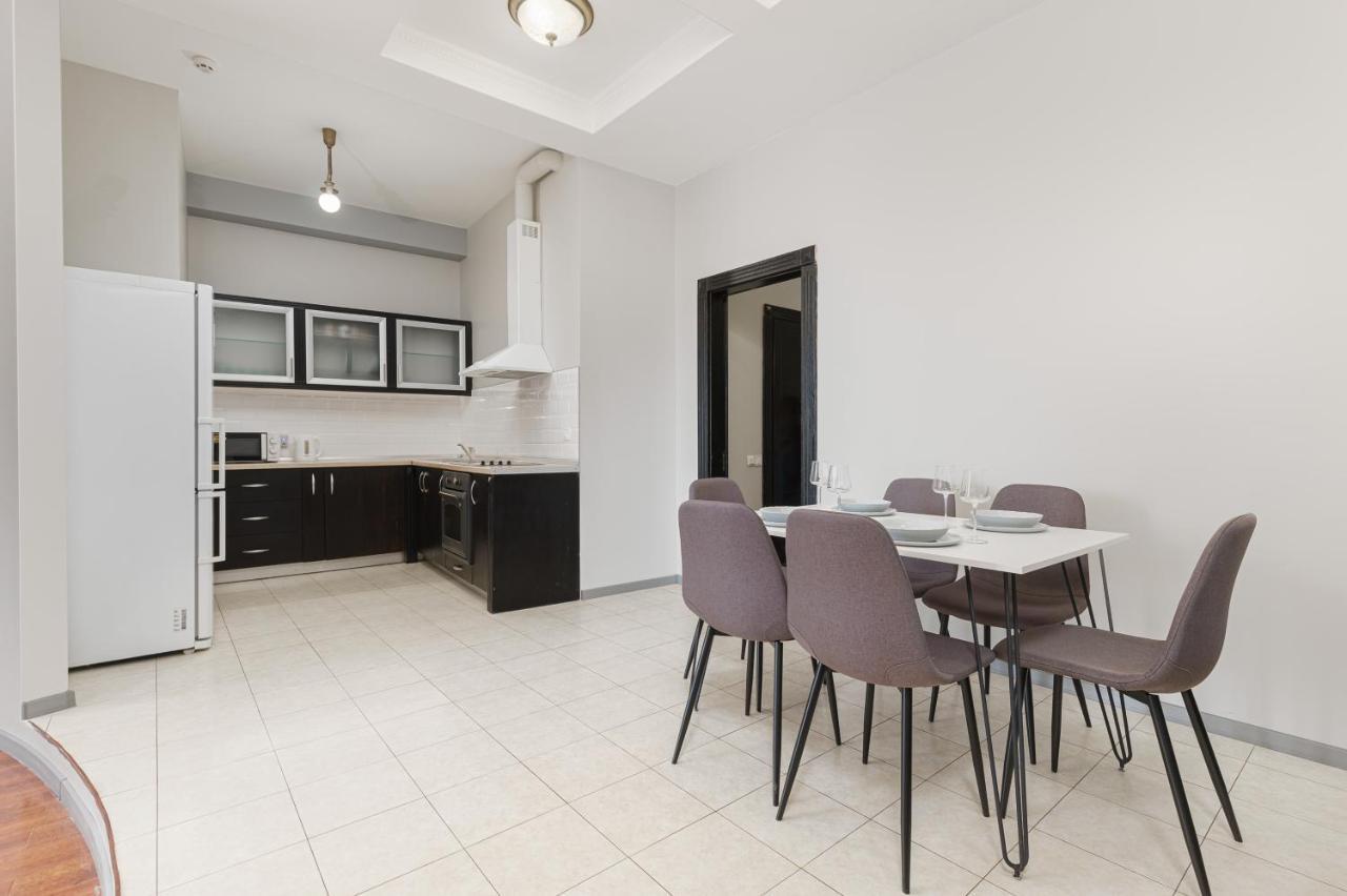 Arcadia Palace 2-Bedrooms Apartment With Terrace Oldenburg Bagian luar foto
