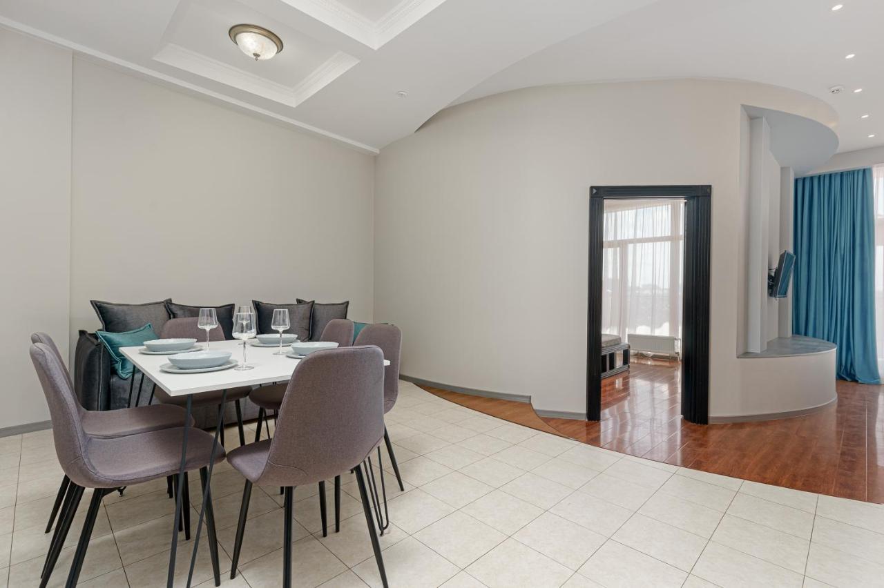 Arcadia Palace 2-Bedrooms Apartment With Terrace Oldenburg Bagian luar foto