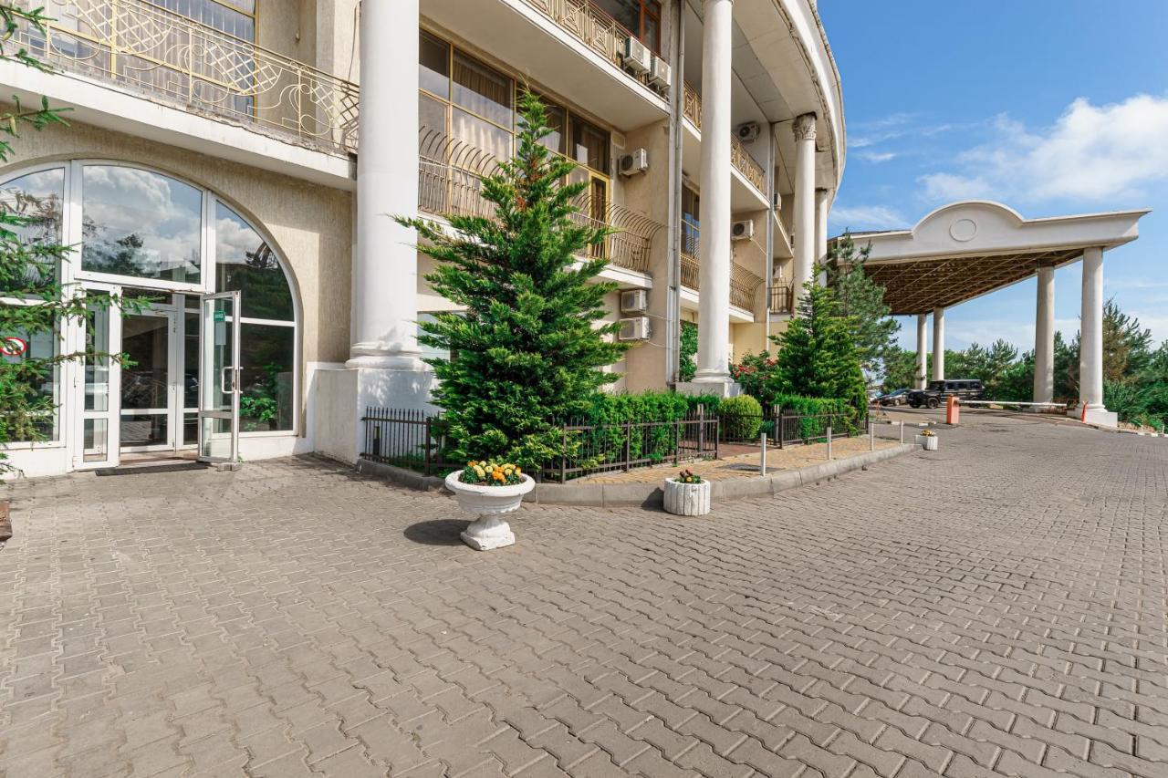 Arcadia Palace 2-Bedrooms Apartment With Terrace Oldenburg Bagian luar foto