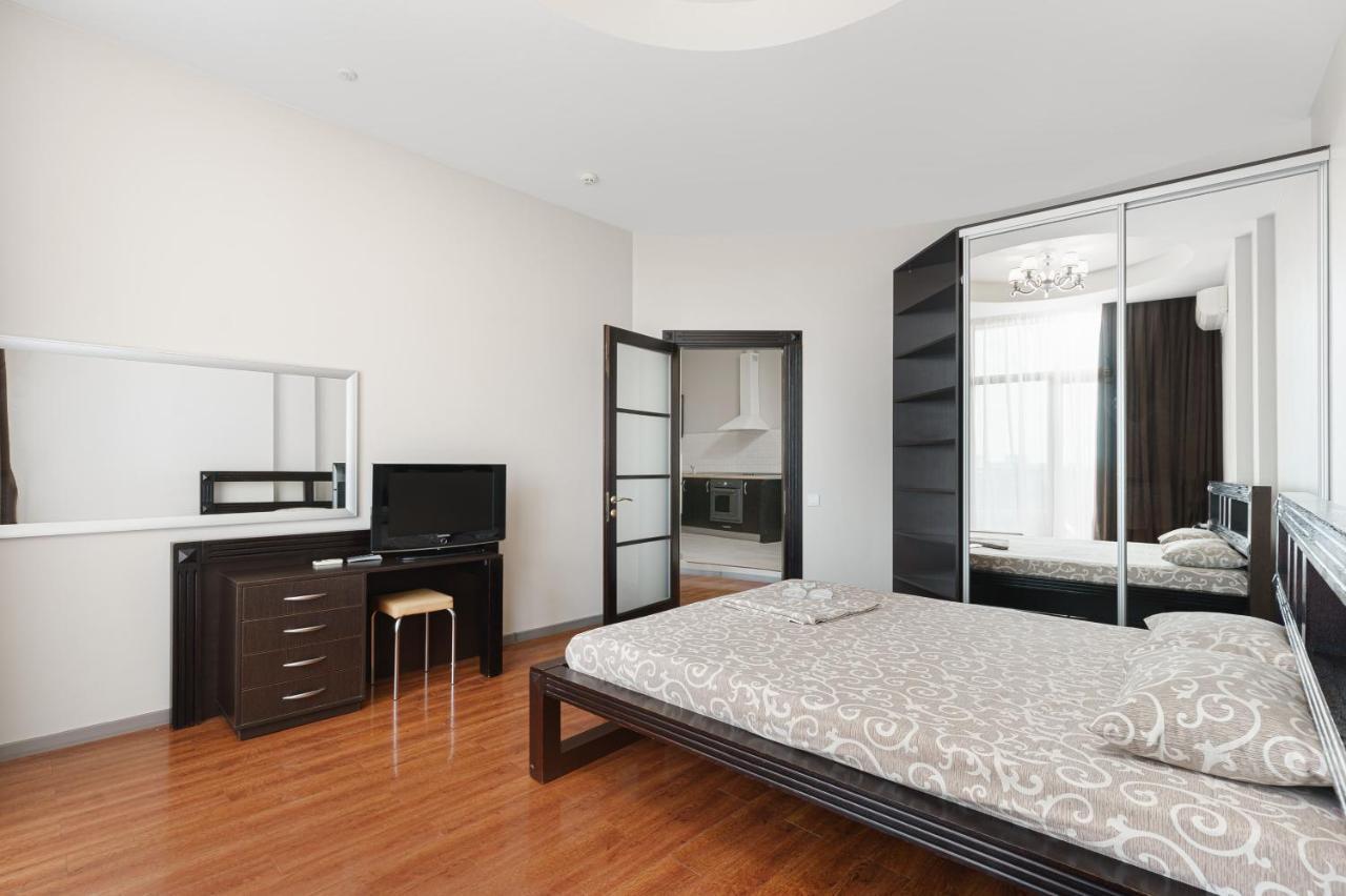 Arcadia Palace 2-Bedrooms Apartment With Terrace Oldenburg Bagian luar foto
